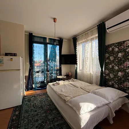 The Corner Is A Small, Sunny And Cozy * Варна