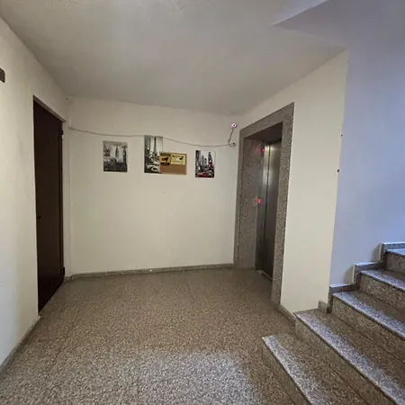 شقة The Corner Is A Small, Sunny And Cozy *