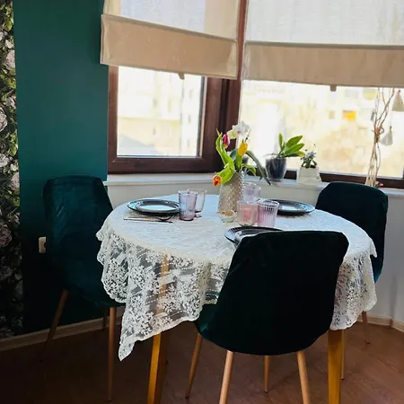 Апартамент The Corner Is A Small, Sunny And Cozy